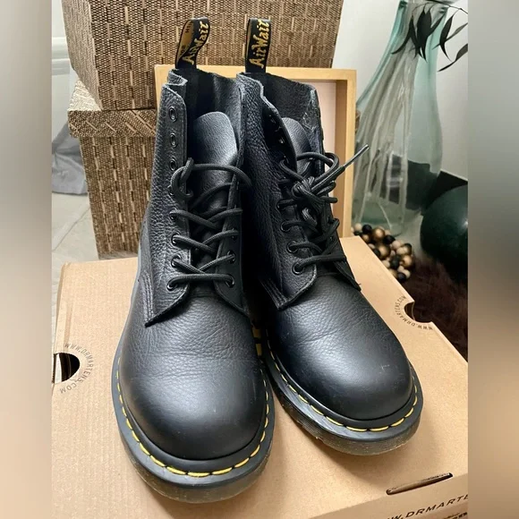 Dr Martens 1460 Pascal Leather Boots Black Women’s US 10 Like New - Picture 2 of 5